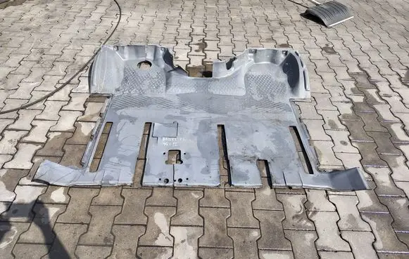 Iveco Daily 35.8 - 9 Front floor carpet liner