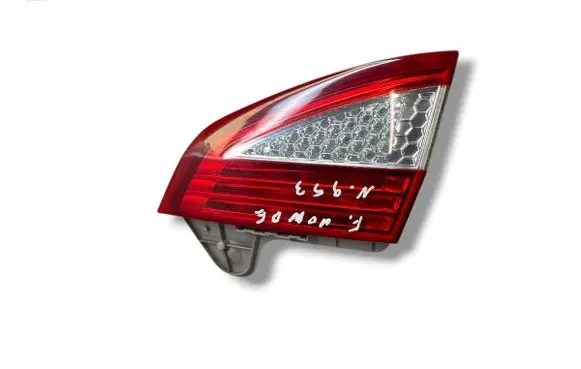 Tailgate rear/tail lights