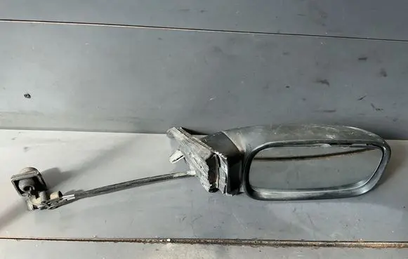 Volkswagen PASSAT B4 Front door electric wing mirror E10017300
