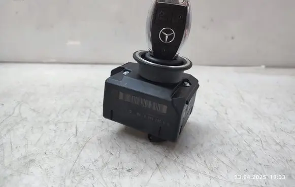 Mercedes-Benz C W204 Ignition lock A2075450108