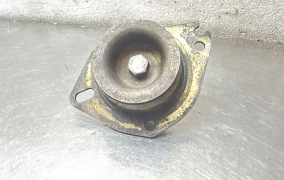 Saab 9000 CD Engine mount bracket 