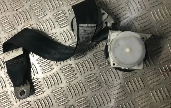 Toyota Corolla Verso AR10 Third row seat belt 
