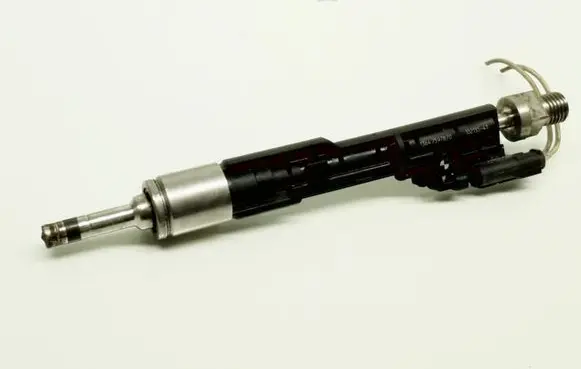 BMW 5 F10 F11 Fuel injector 7597870 13647597870 102135