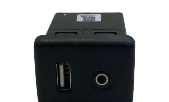 Opel Astra K USB socket connector 13599456