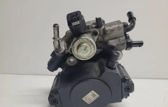 Mercedes-Benz B W246 W242 Fuel injection high pressure pump 28343143 0297576FGE A6510701801