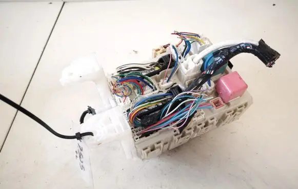 Toyota Verso Fuse box set 827300f060d 82730-0f060-d