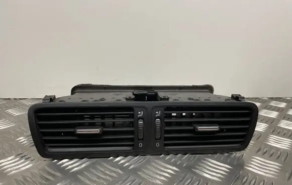 Volkswagen PASSAT B6 Dash center air vent grill 3C2819728D 3C1819728E