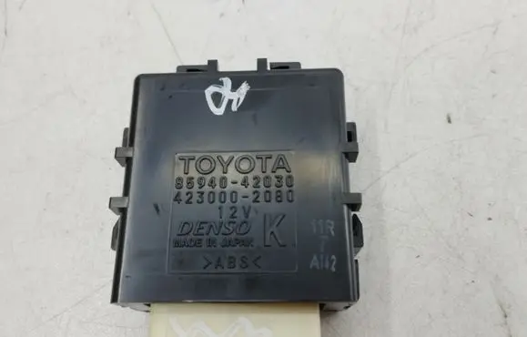 Toyota RAV 4 (XA40) Window wiper relay 8594042030