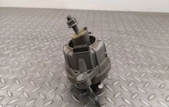 Chevrolet Corvette C7 Engine mount bracket S23187451