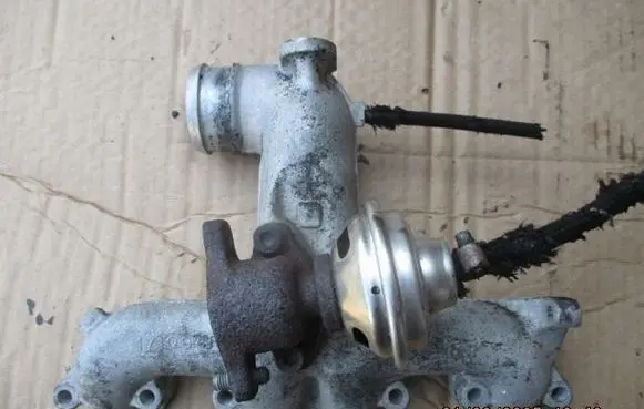 Volkswagen Sharan EGR valve 028128713J