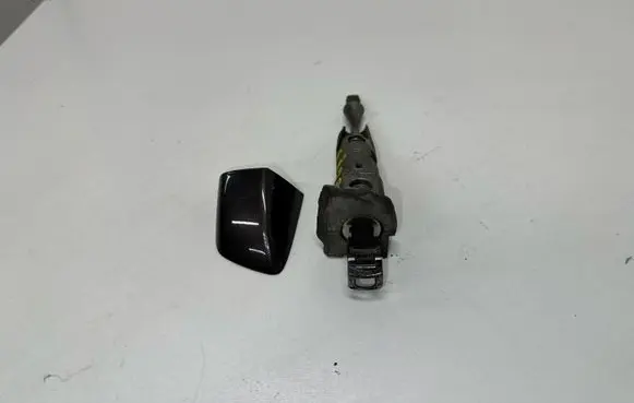 Volkswagen Touareg II Front door lock (next to the handle) 7P6837167 7P6837879