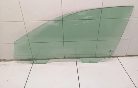 Volkswagen PASSAT B7 USA Front door window glass four-door 561845201