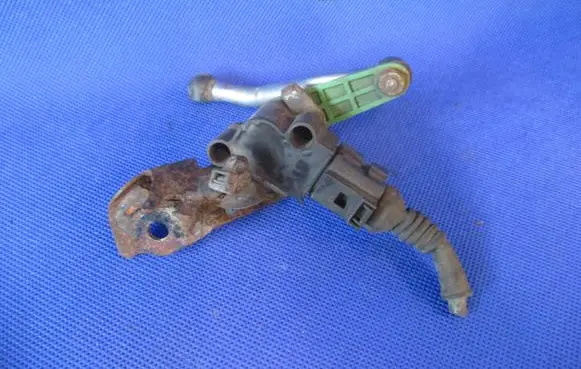 Audi A4 S4 B8 8K Rear air suspension level height sensor 8K0907503 304001