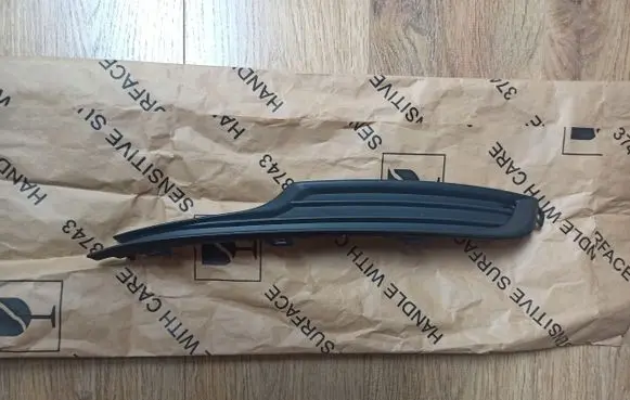 Volkswagen Golf VII Front bumper lower grill 5G0853665