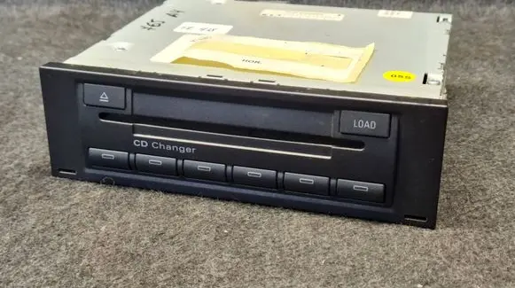 Audi A4 S4 B7 8E 8H CD/DVD changer 8E0035111D