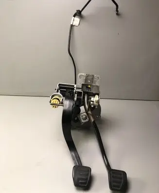 Chevrolet Camaro Brake pedal AA0176P814 23374311 PA66GF35