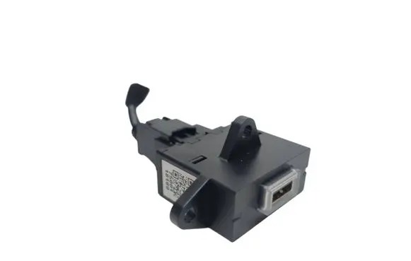 Alfa Romeo Stelvio USB socket connector 00505493820 03270 16949A0