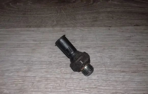 Volvo XC70 Oil pressure sensor 