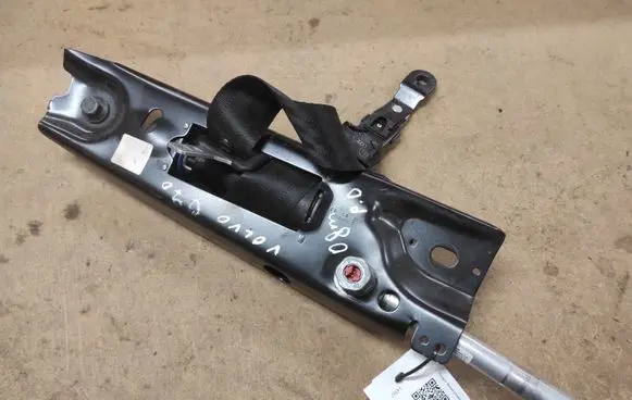 Volvo V70 Front seatbelt 39856061 6069365R0E