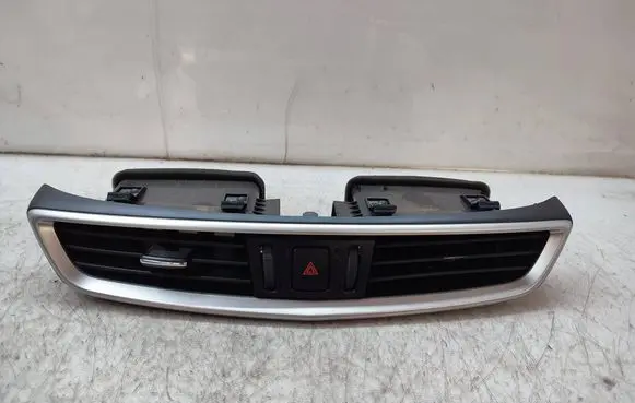 Nissan X-Trail T32 Dash center air vent grill 687505AA0A