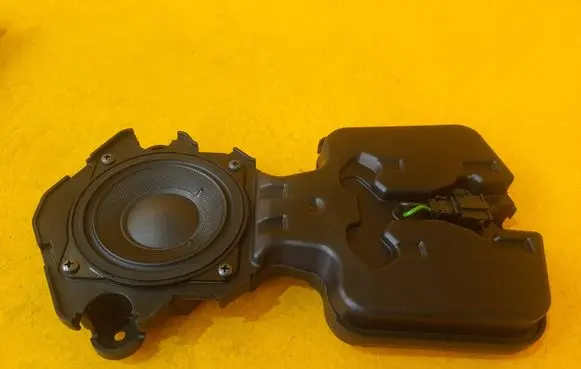 Audi A8 S8 D4 4H Subwoofer speaker 4H4035307