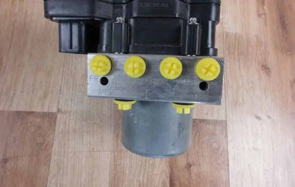 Mazda CX-3 ABS Pump DL8V437A0