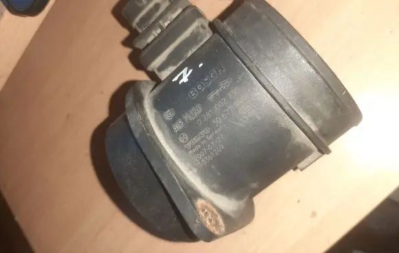 Volvo S60 Mass air flow meter 30677999
