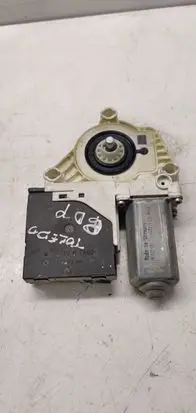 Seat Toledo III (5P) Front door electric window regulator 5p0837402A