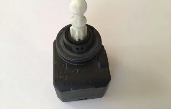 Skoda Octavia Mk2 (1Z) Headlight level adjustment motor 00883000 008830