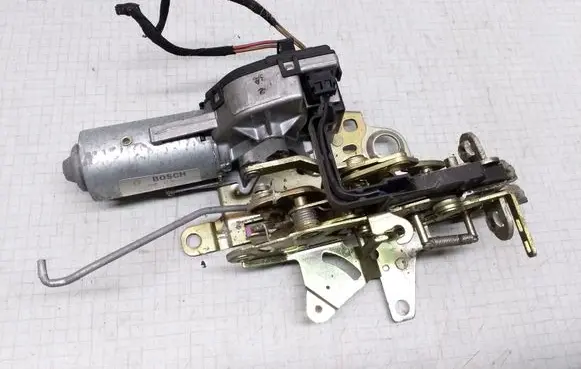 Mercedes-Benz E W210 Tailgate/trunk/boot lock/catch/latch 0390201678 A2107400536