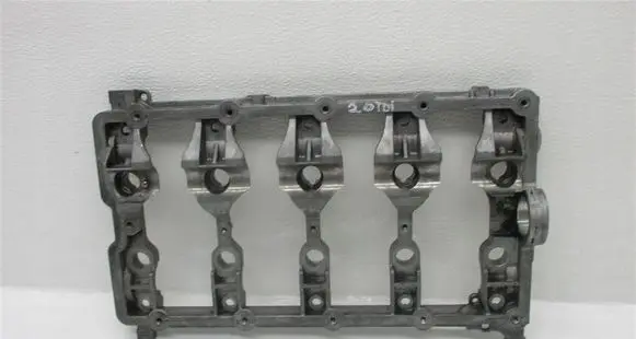 Volkswagen Tiguan Rocker cam cover 