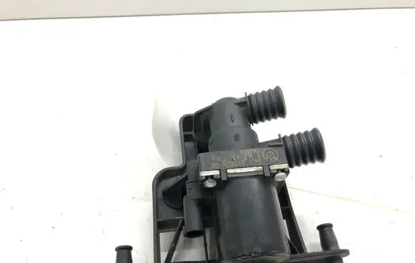 BMW 5 E60 E61 Coolant heater control valve 6920226