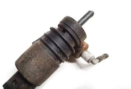 Volkswagen PASSAT B5 Windscreen/windshield washer pump 1j0973722