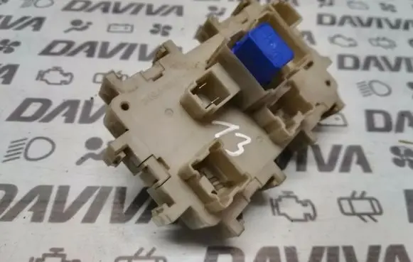 Nissan Navara Fuse box set EA00A-6K09 1203-EA00A 1203EA00A6K03