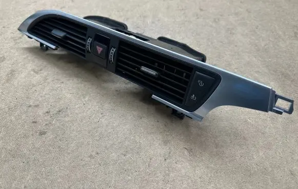Audi A6 C7 Dash center air vent grill 4G1820951