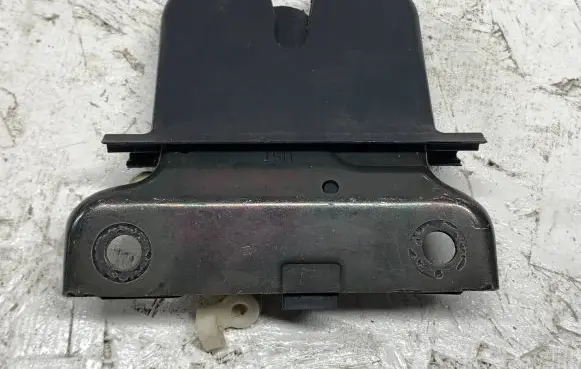 Audi A3 S3 8L Tailgate/trunk/boot lock/catch/latch 8L0827520C