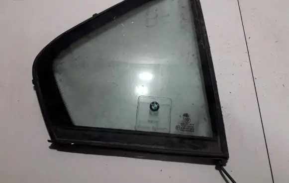 Rear vent window glass