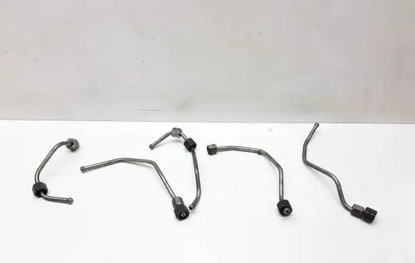 Volvo V40 Fuel injector supply line/pipe 