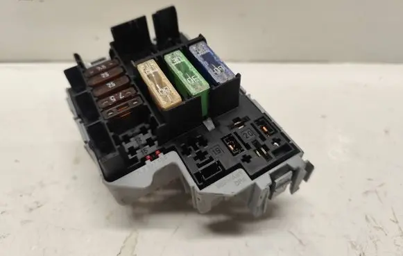 Volkswagen Touareg I Fuse module 7L0937559