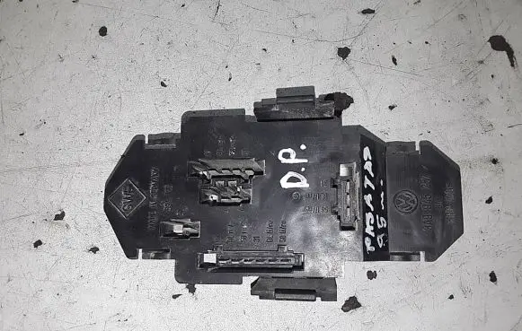 Volkswagen PASSAT B4 Tail light bulb cover holder 3a9945257