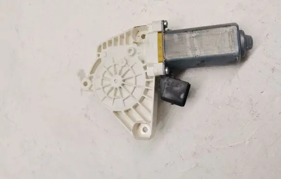 Mercedes-Benz S C217 Rear door window regulator motor A0009066106