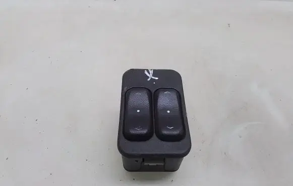 Opel Zafira A Electric window control switch