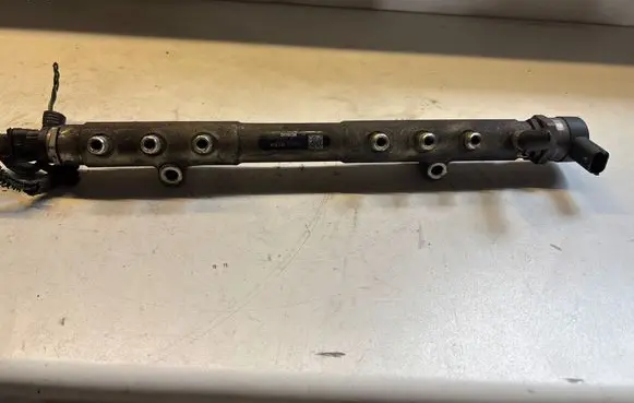 Volvo V70 Fuel main line pipe 0445215023