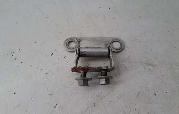 Toyota Corolla Verso AR10 Tailgate/trunk/boot hinge 6881002020