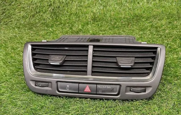 Buick Encore I Dash center air vent grill 95437804 95018184