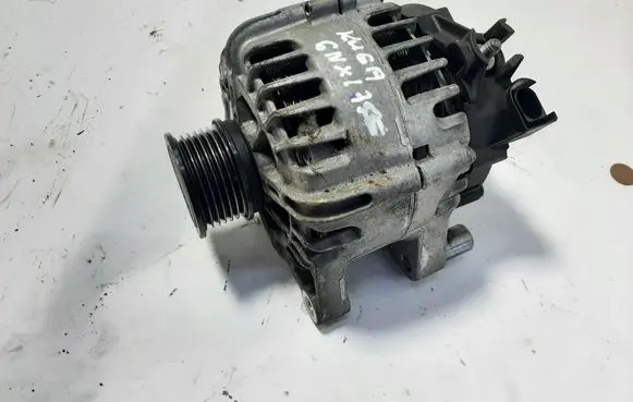 Ford Kuga II Generator/alternator AV6N10300MD