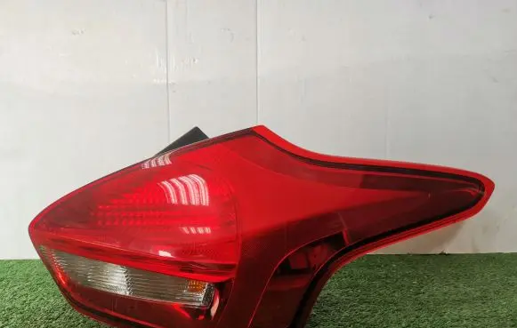 Ford Focus Rear/tail lights F1EB13404BD
