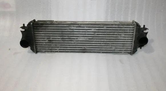 Opel Vivaro Intercooler radiator 7700312903 868926Q