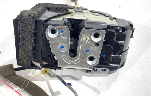 Renault Kadjar Front door lock 