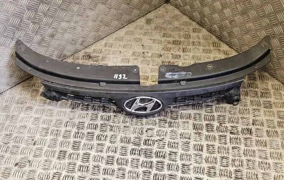Hyundai i10 Front bumper upper radiator grill 863660X000
